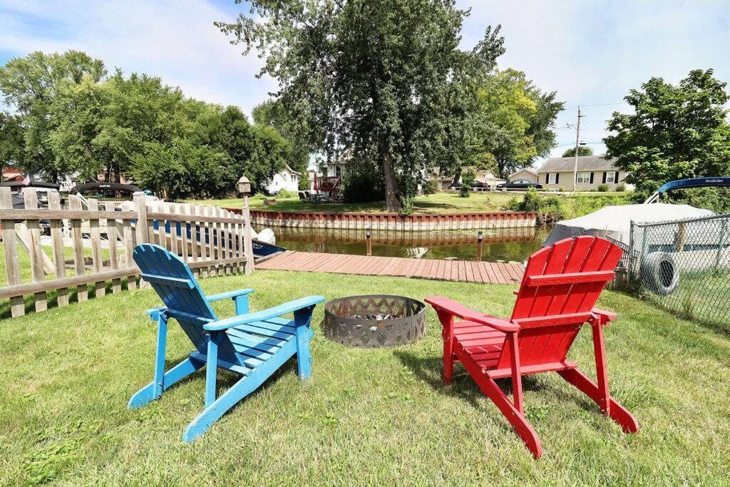 Chain O Lakes Nautical 4Bed 3Bath Waterfront With Bonus Room, Large Deck And Hot Tub Fox Lake Bagian luar foto