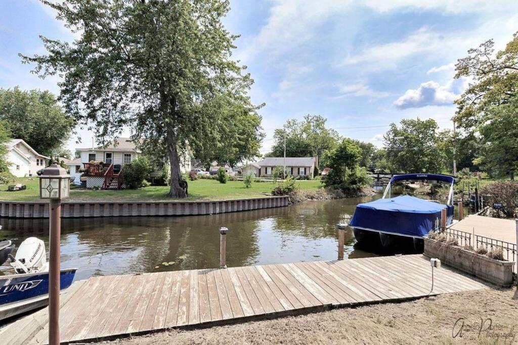 Chain O Lakes Nautical 4Bed 3Bath Waterfront With Bonus Room, Large Deck And Hot Tub Fox Lake Bagian luar foto