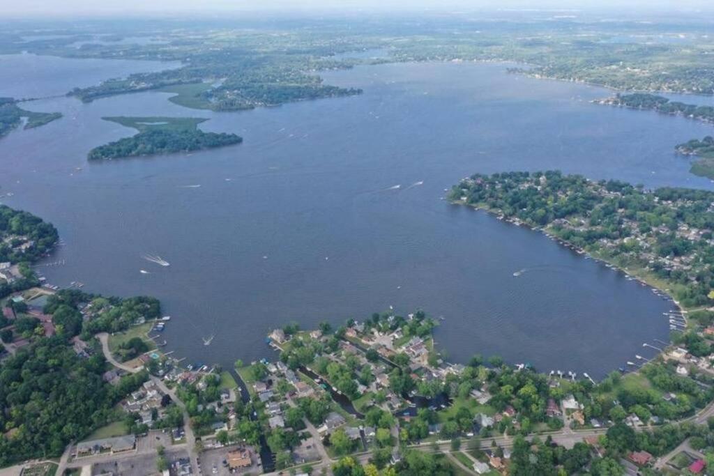 Chain O Lakes Nautical 4Bed 3Bath Waterfront With Bonus Room, Large Deck And Hot Tub Fox Lake Bagian luar foto