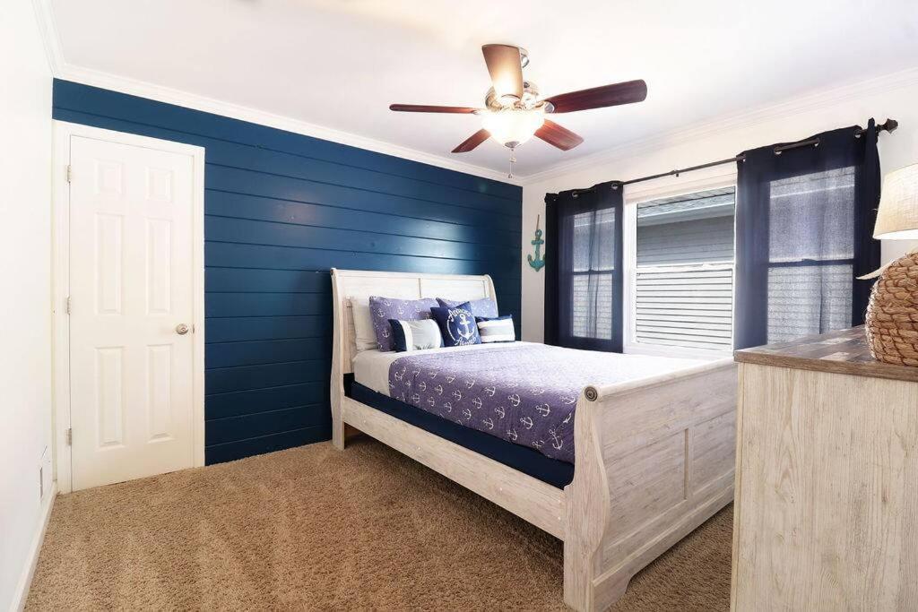 Chain O Lakes Nautical 4Bed 3Bath Waterfront With Bonus Room, Large Deck And Hot Tub Fox Lake Bagian luar foto