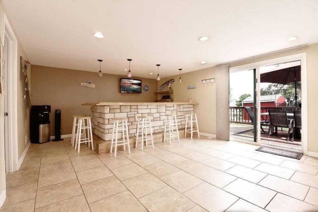 Chain O Lakes Nautical 4Bed 3Bath Waterfront With Bonus Room, Large Deck And Hot Tub Fox Lake Bagian luar foto