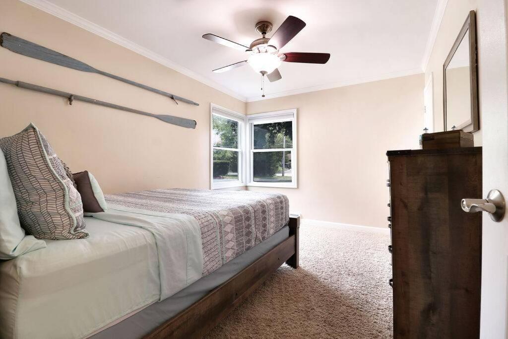 Chain O Lakes Nautical 4Bed 3Bath Waterfront With Bonus Room, Large Deck And Hot Tub Fox Lake Bagian luar foto