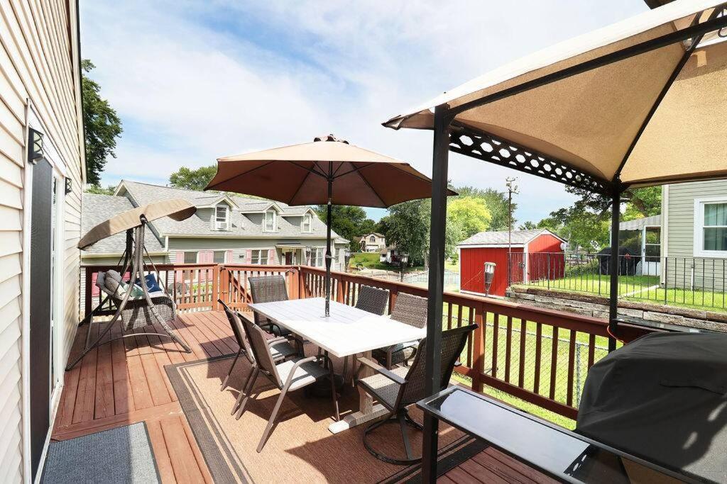 Chain O Lakes Nautical 4Bed 3Bath Waterfront With Bonus Room, Large Deck And Hot Tub Fox Lake Bagian luar foto