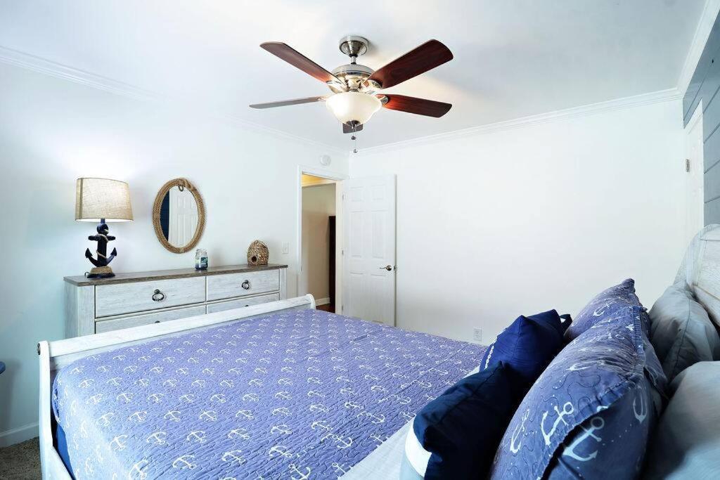 Chain O Lakes Nautical 4Bed 3Bath Waterfront With Bonus Room, Large Deck And Hot Tub Fox Lake Bagian luar foto